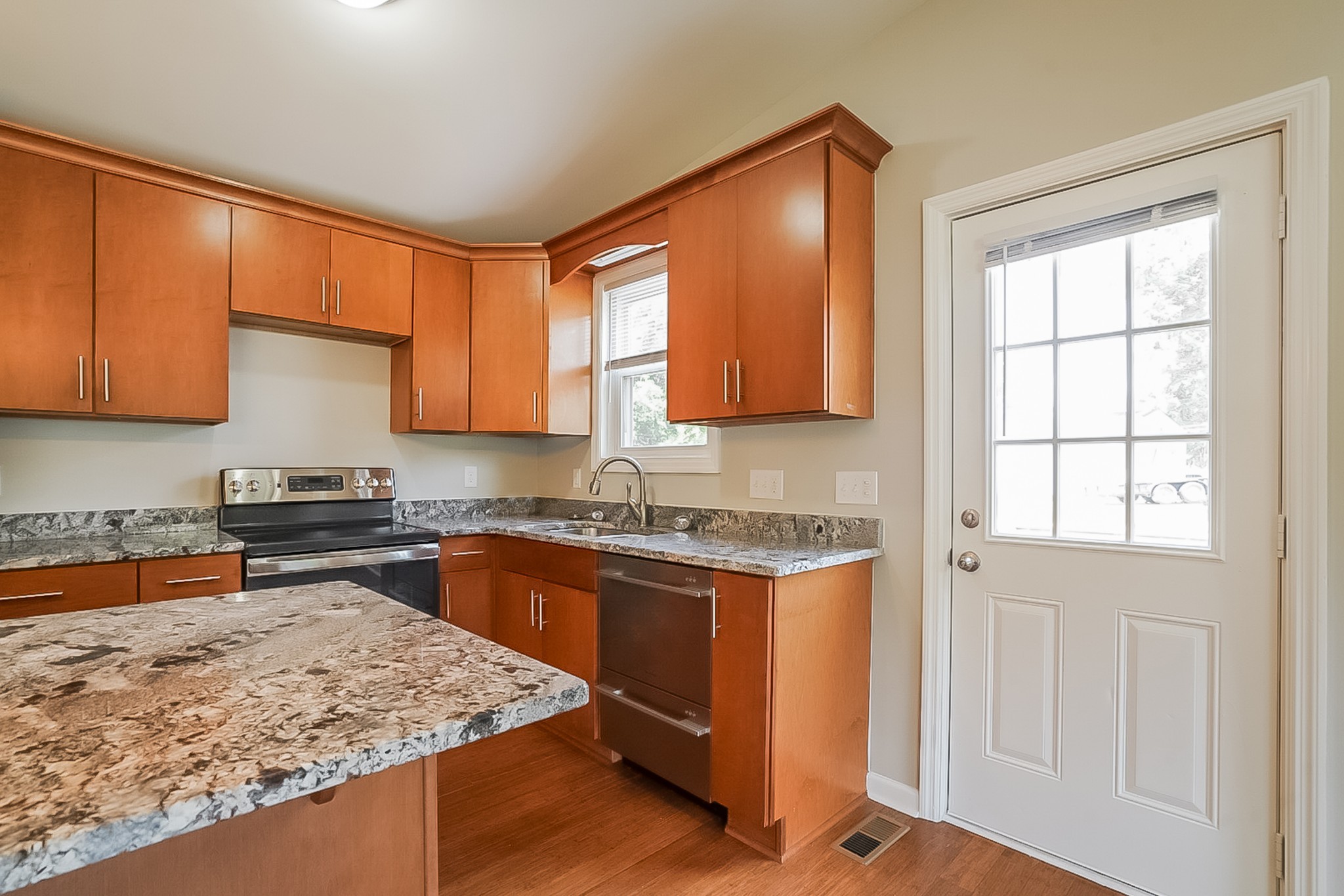 6416 Premier Dr Property Photo 7