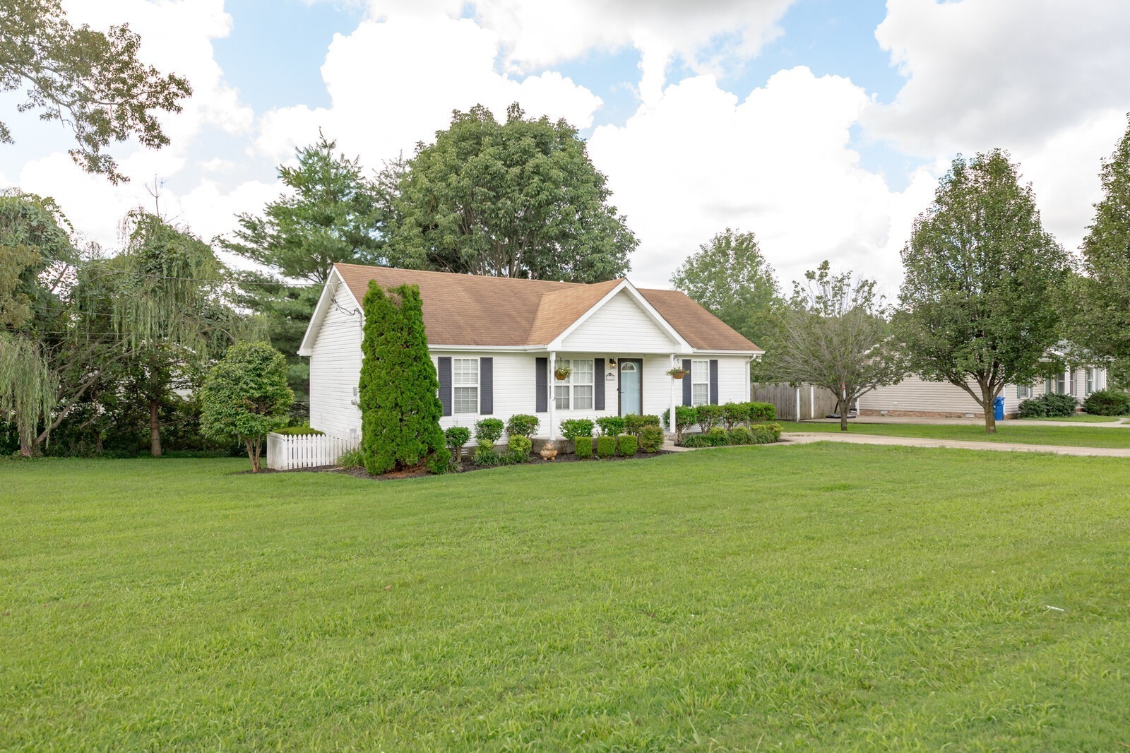 900 Granny White Rd Property Photo 1