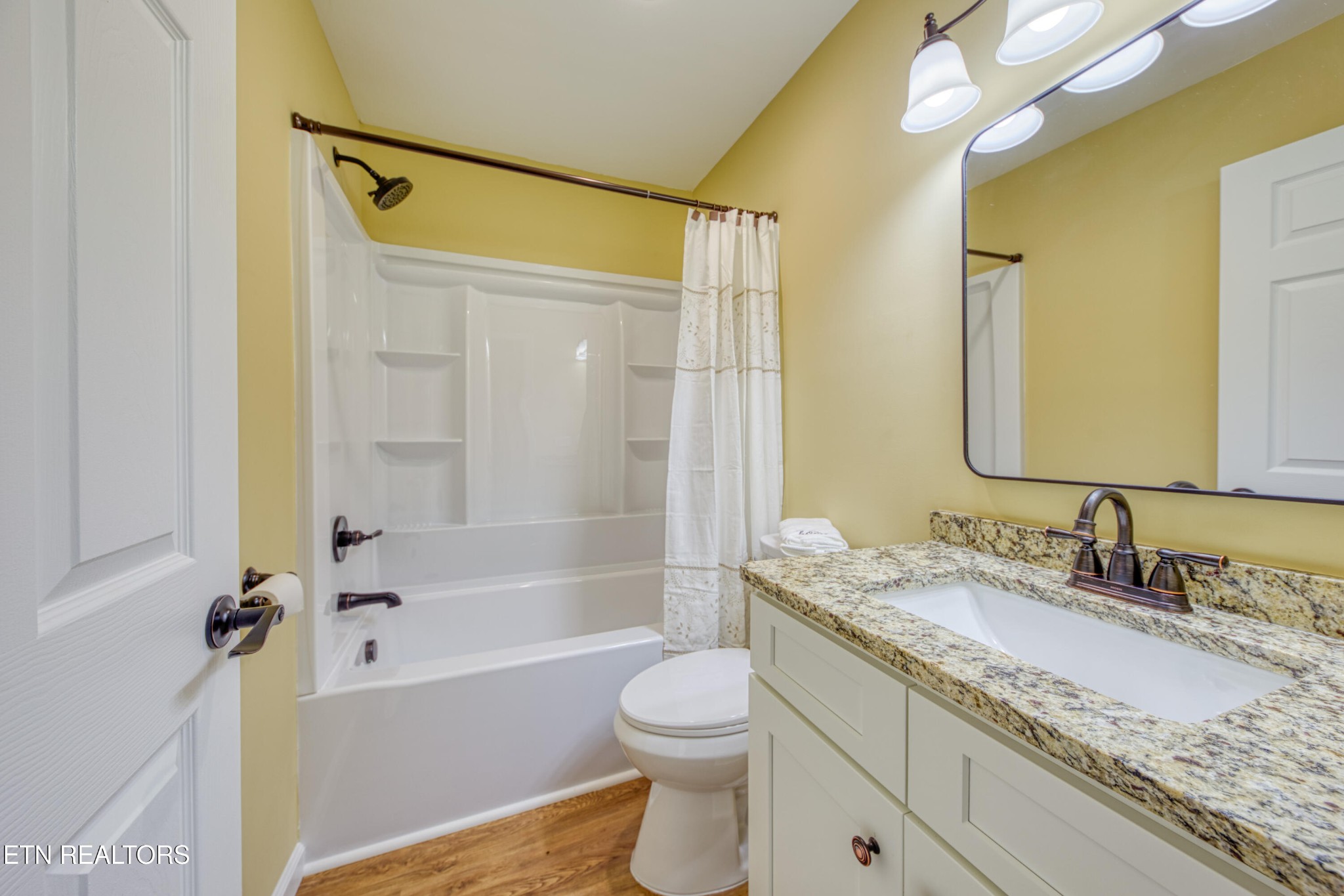1112 Brookside Ave Property Photo 9
