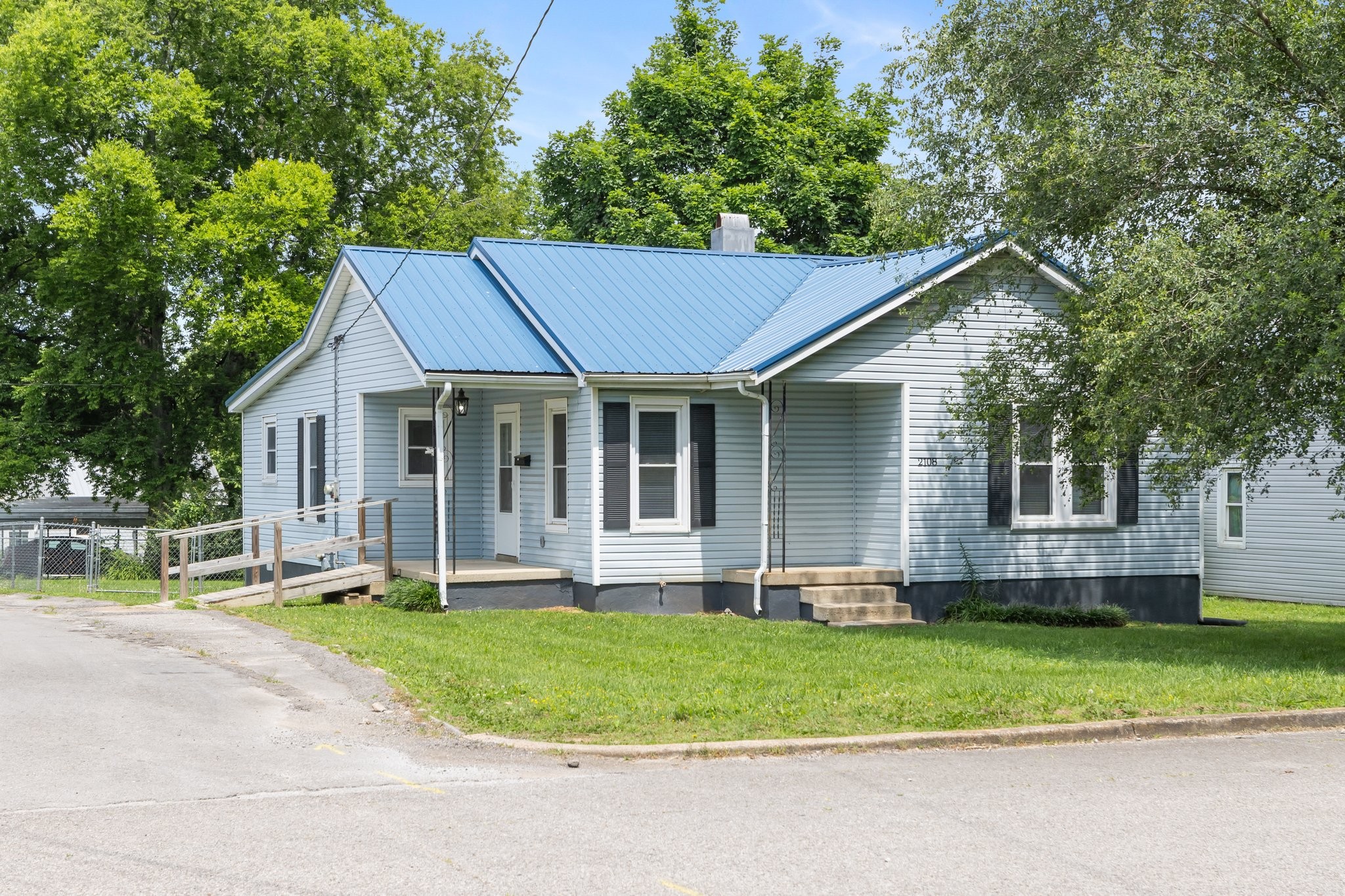 2108 Denham Ave Property Photo 1