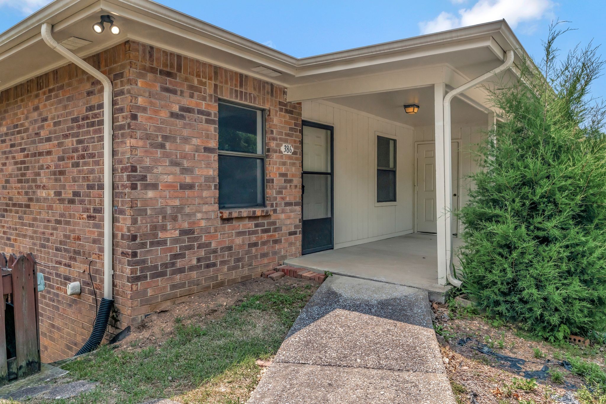 386 Deer Lake Dr Property Photo 1