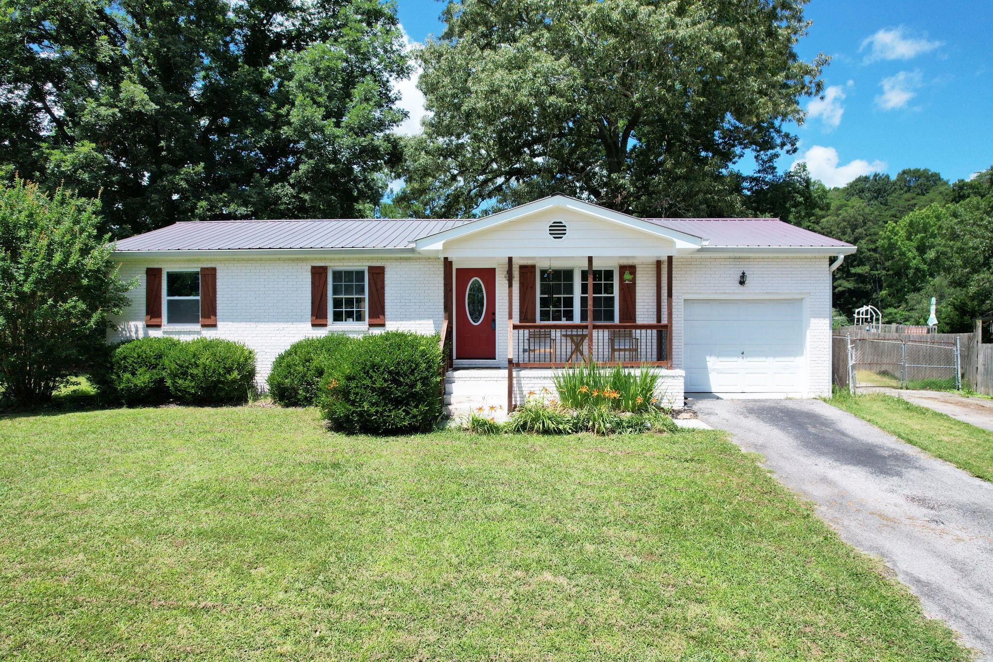 921 E Circle Drive Property Photo
