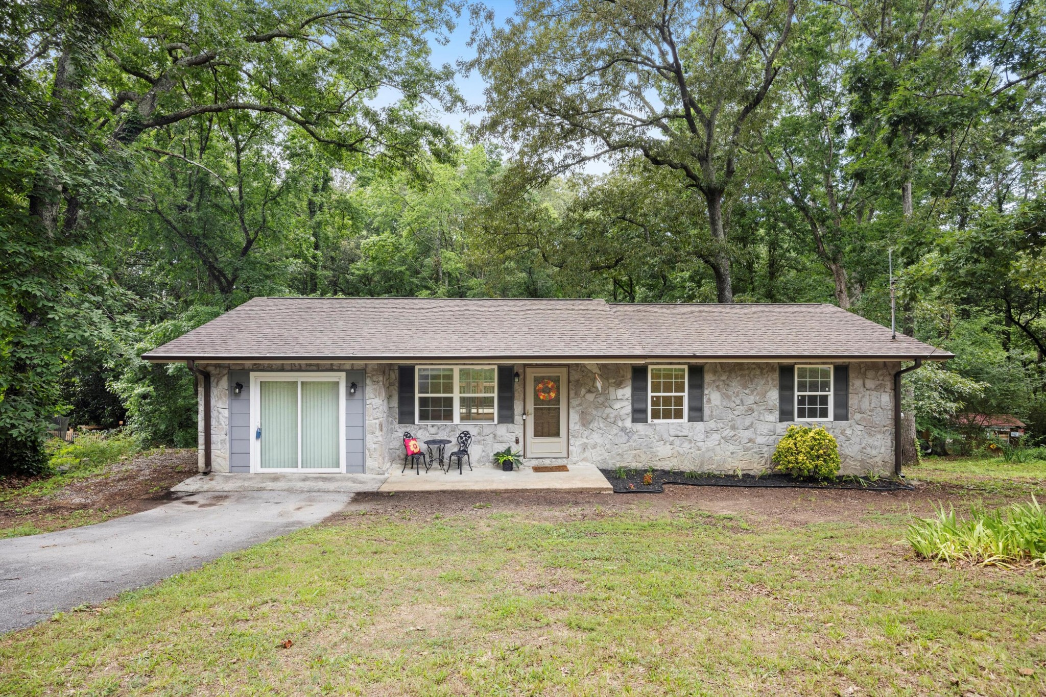 300 Marion Drive Property Photo 1