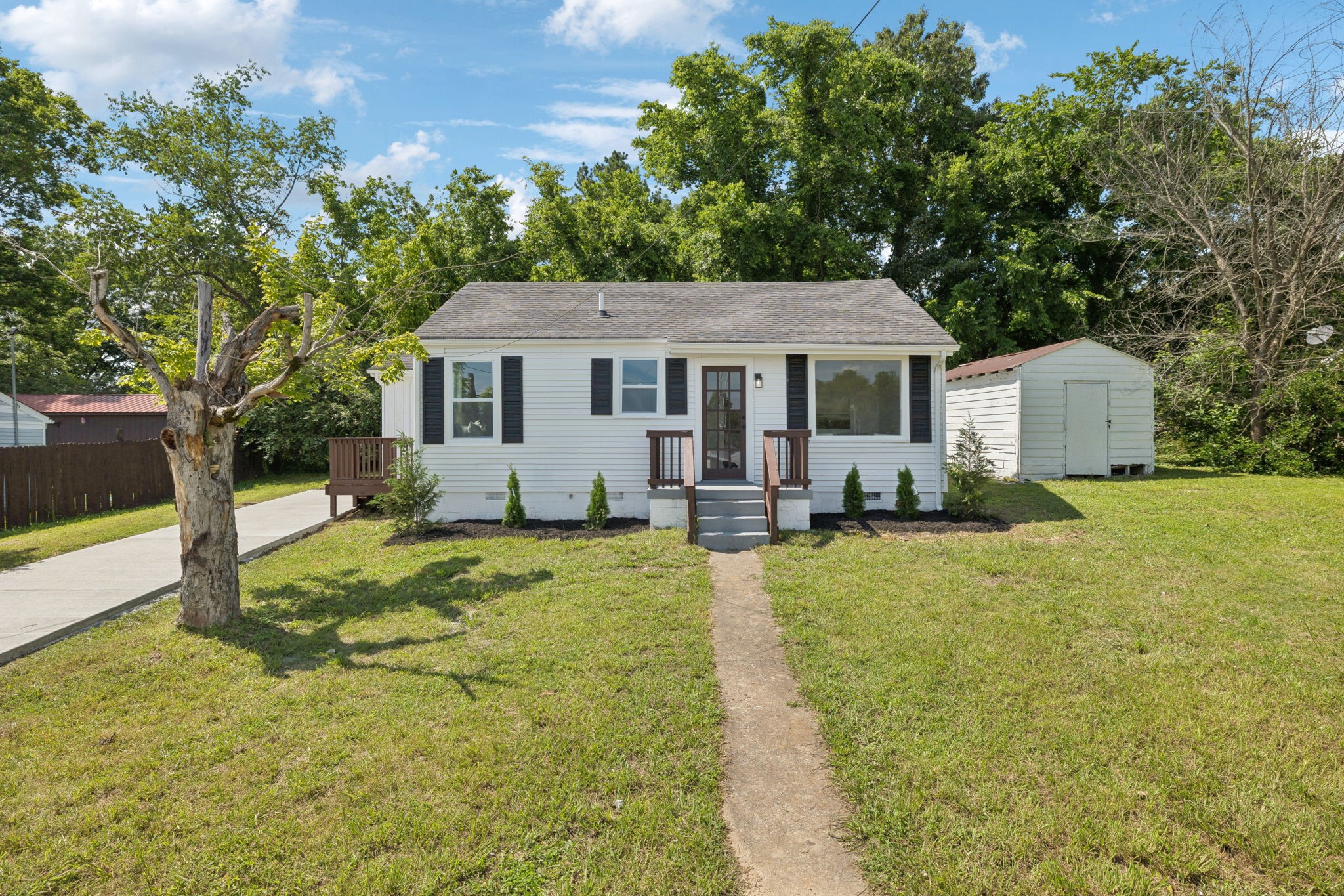 105 Batson St Property Photo 1