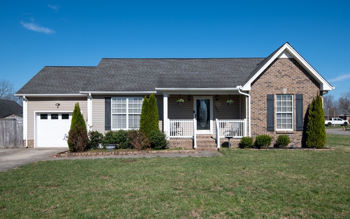 1006 Glennie Lee Dr Property Photo 1