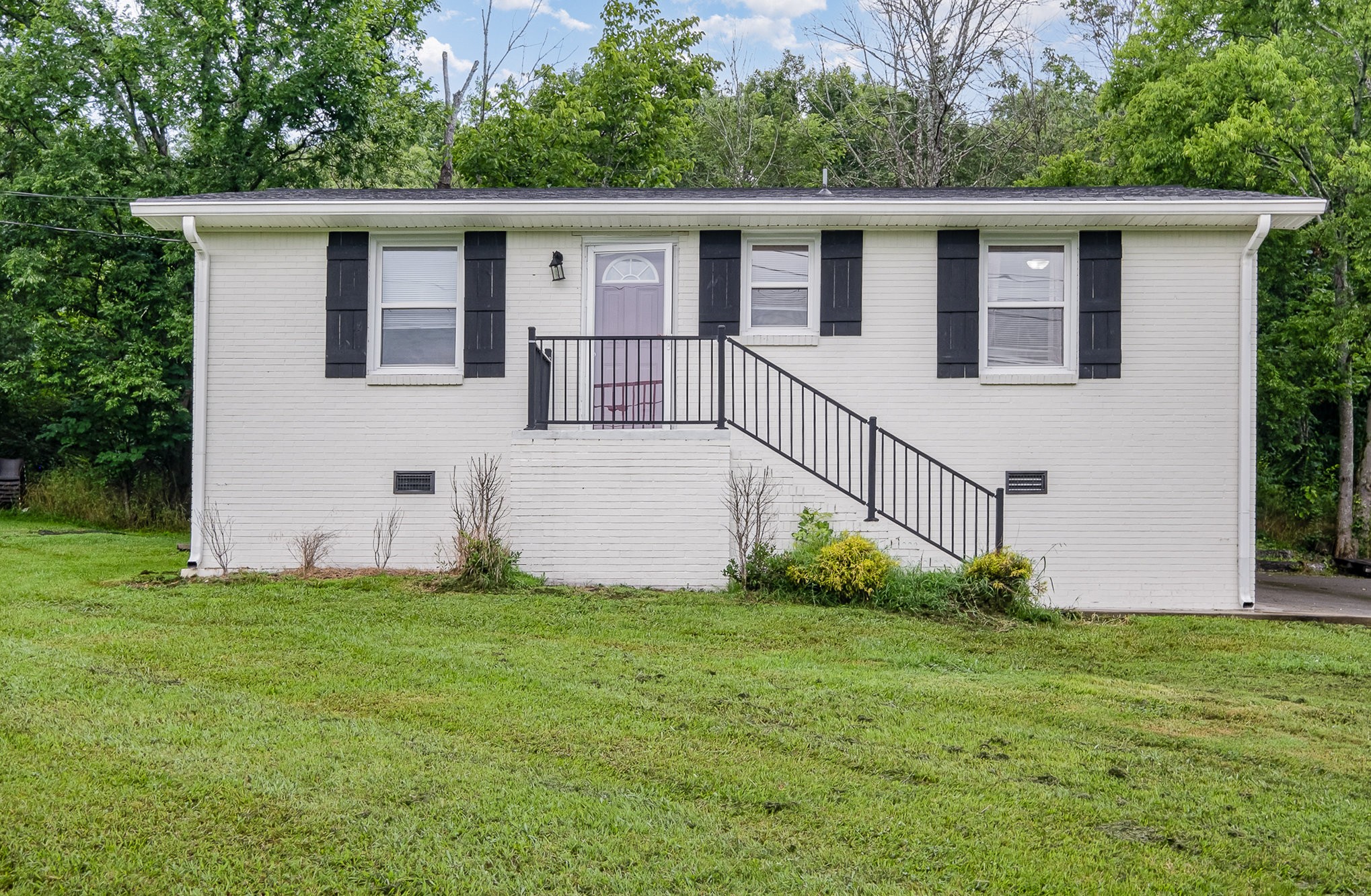7533 Sparta Pike Property Photo 1