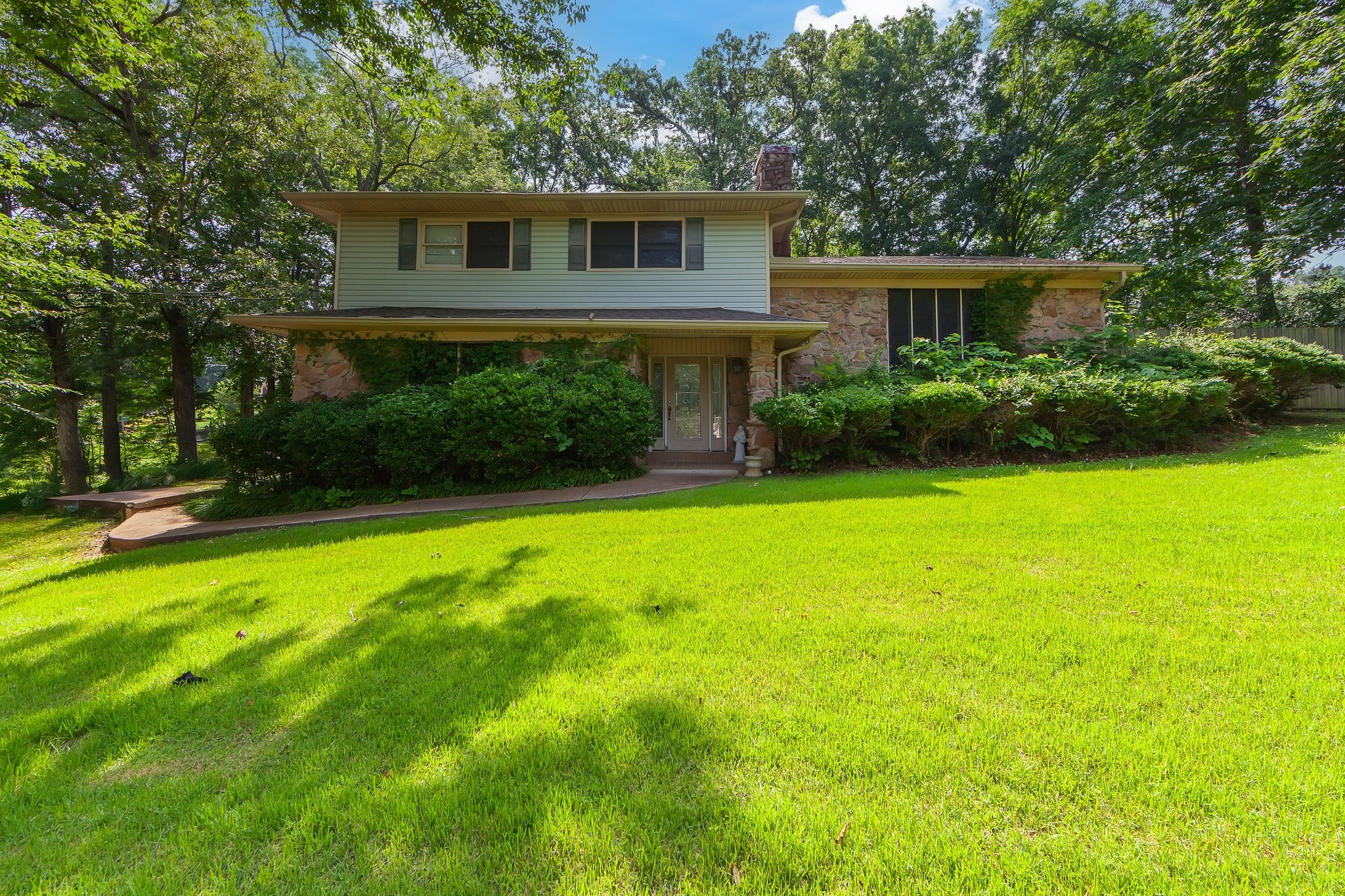 10 Pinecrest Dr Property Photo 1