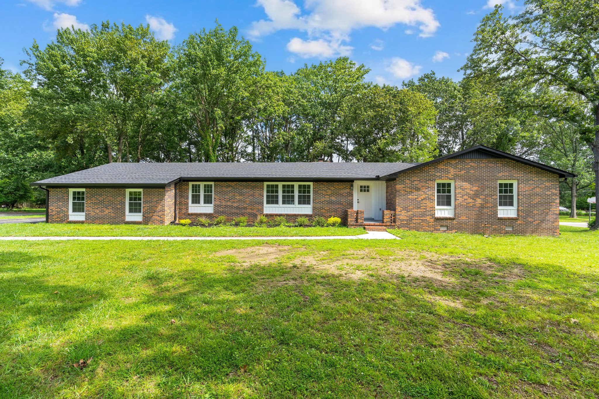 305 Twelve Oaks Rd Property Photo 1