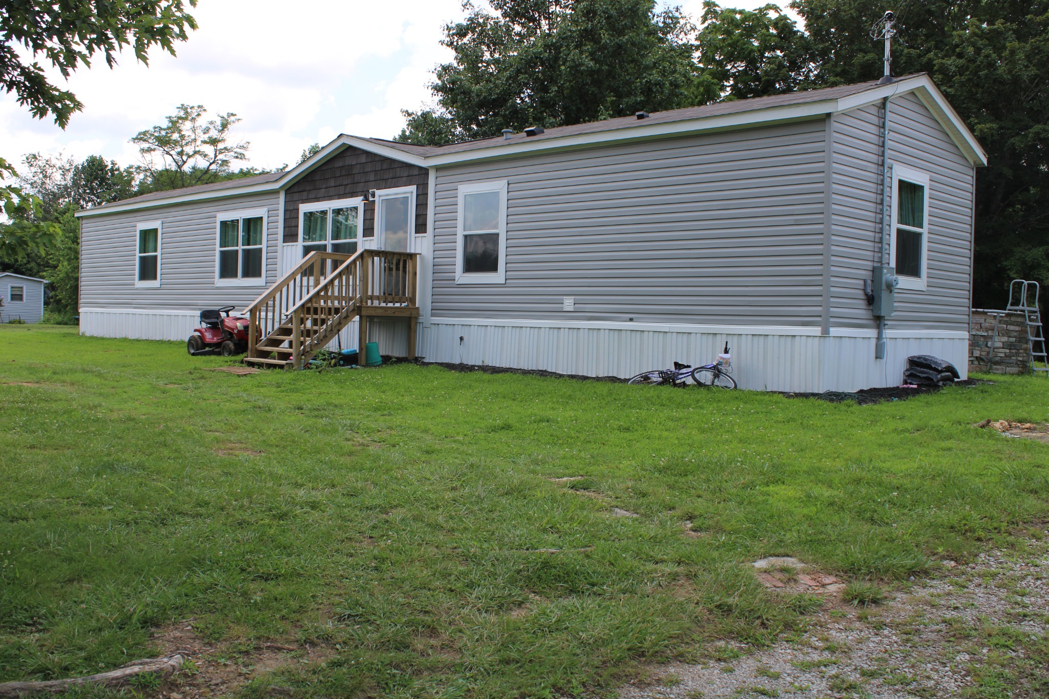 890 Oak Grove Rd Property Photo 1