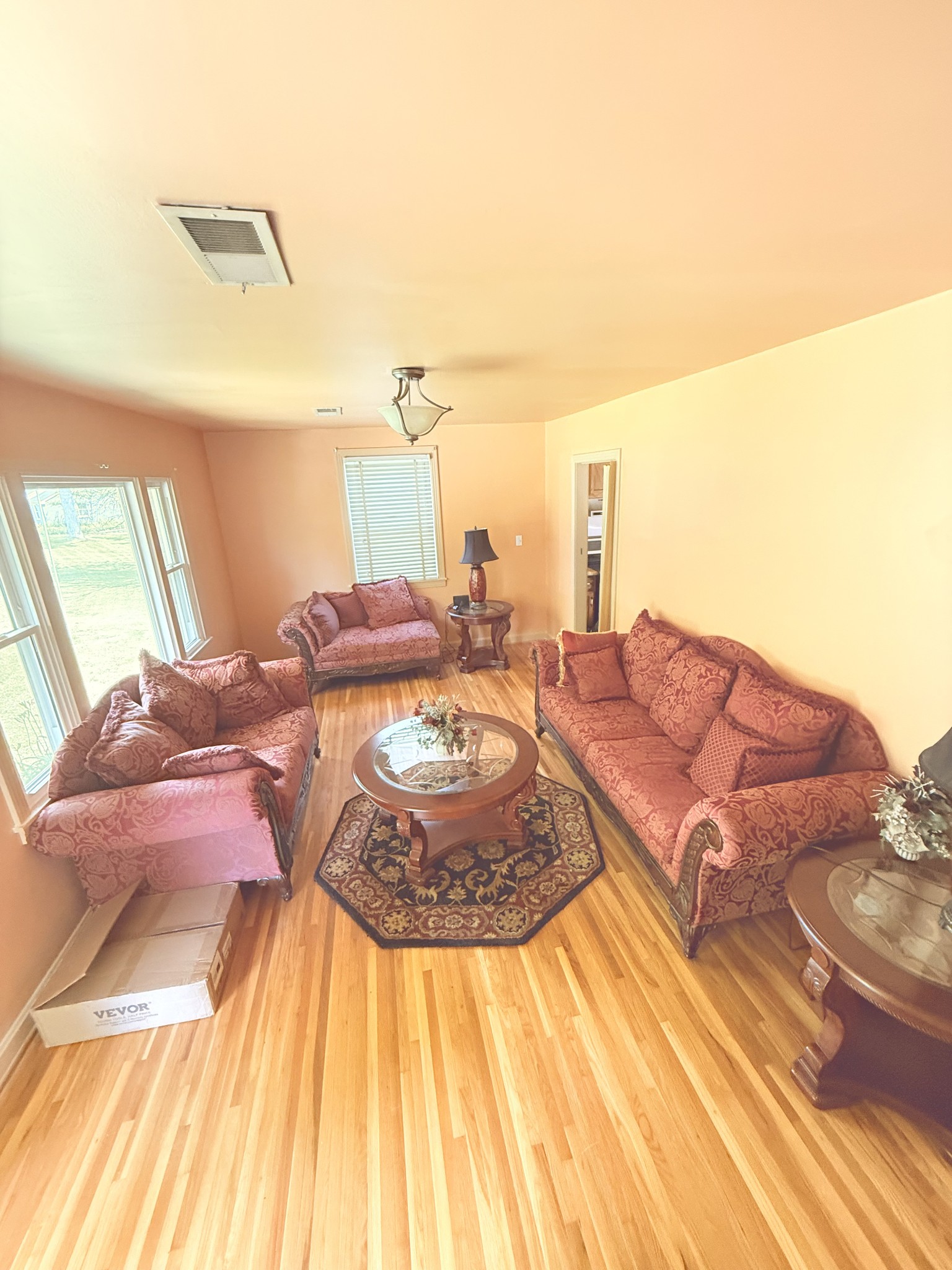 512 Vinson Dr Property Photo 3