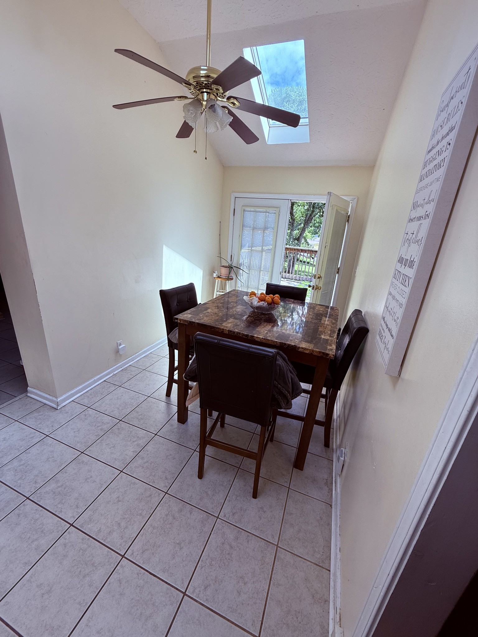 512 Vinson Dr Property Photo 9