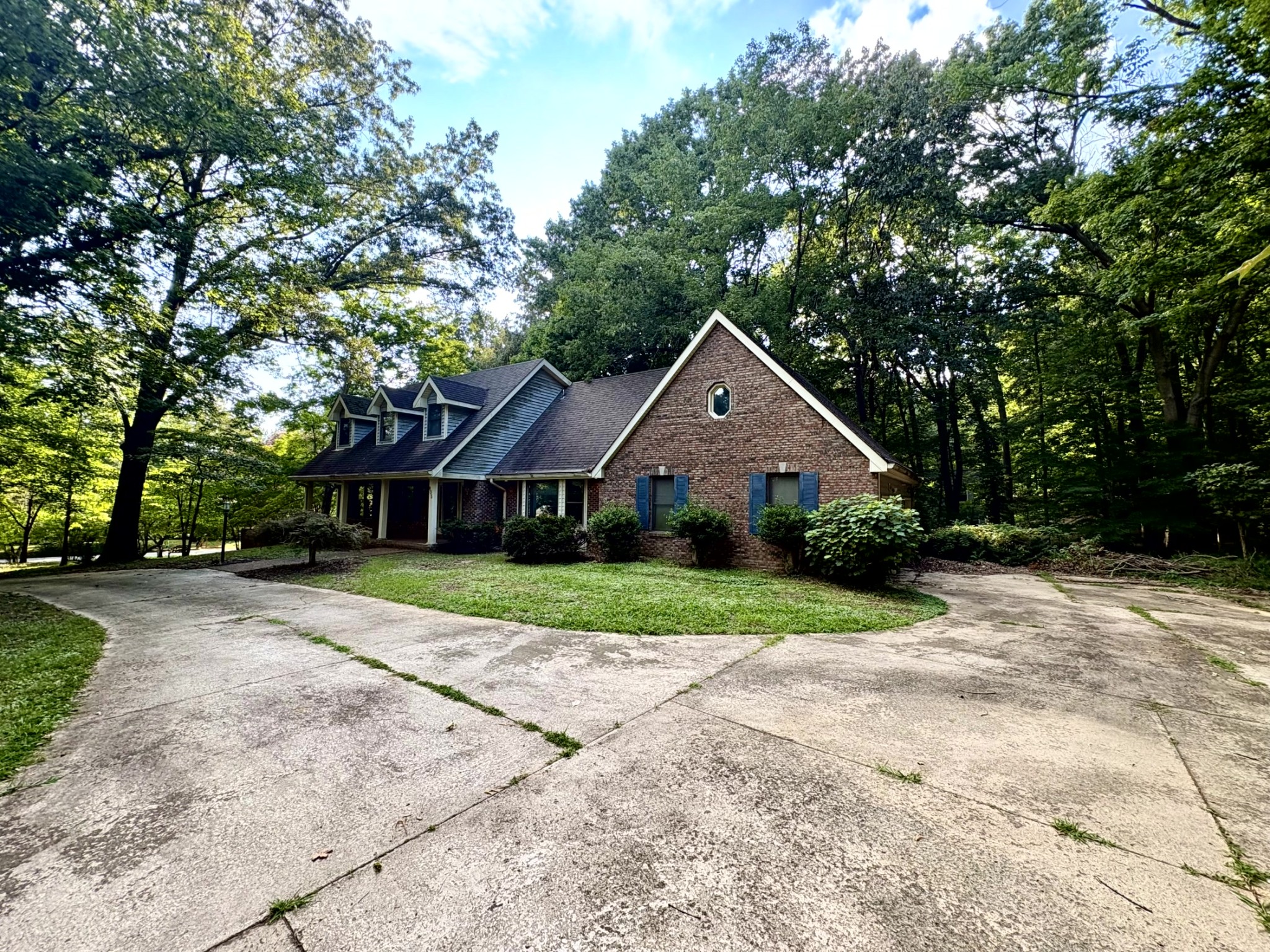 805 Shady Bluff Trl Property Photo 2