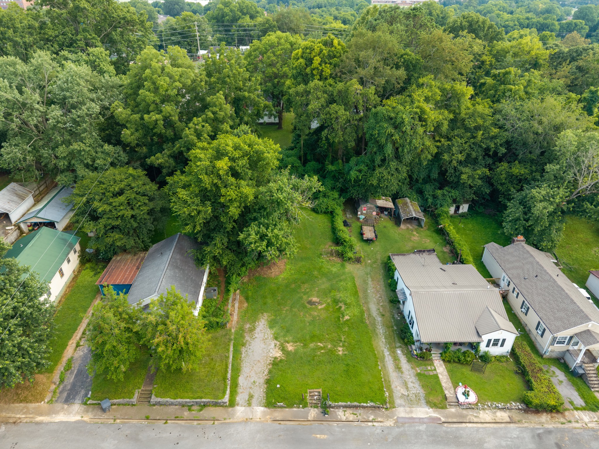 1002 College St, W Property Photo 3