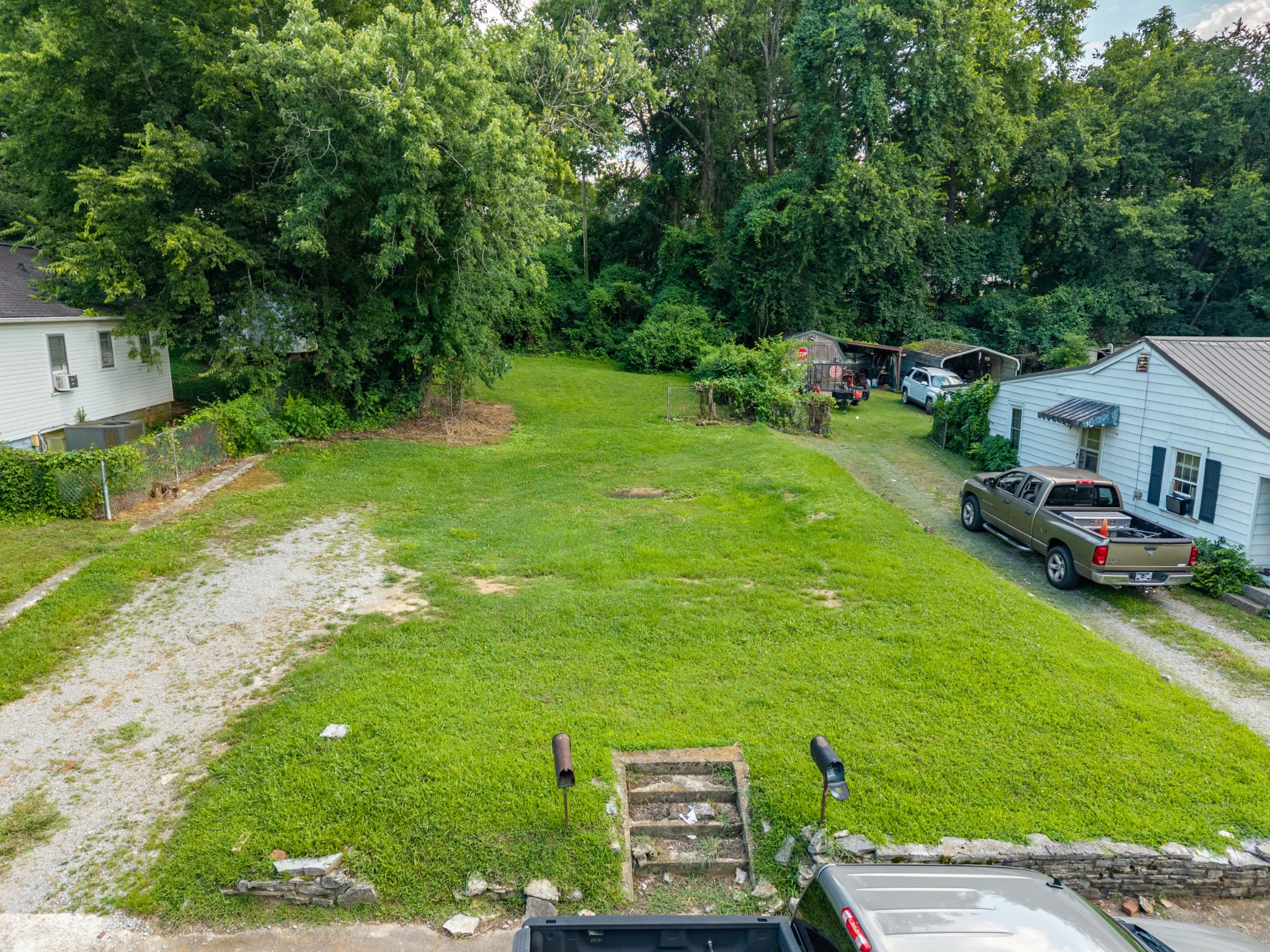 1002 College St, W Property Photo 4