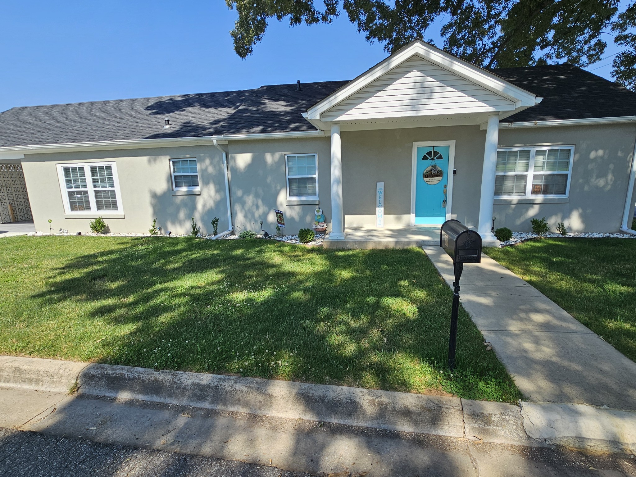 815 1st Ave Property Photo 1