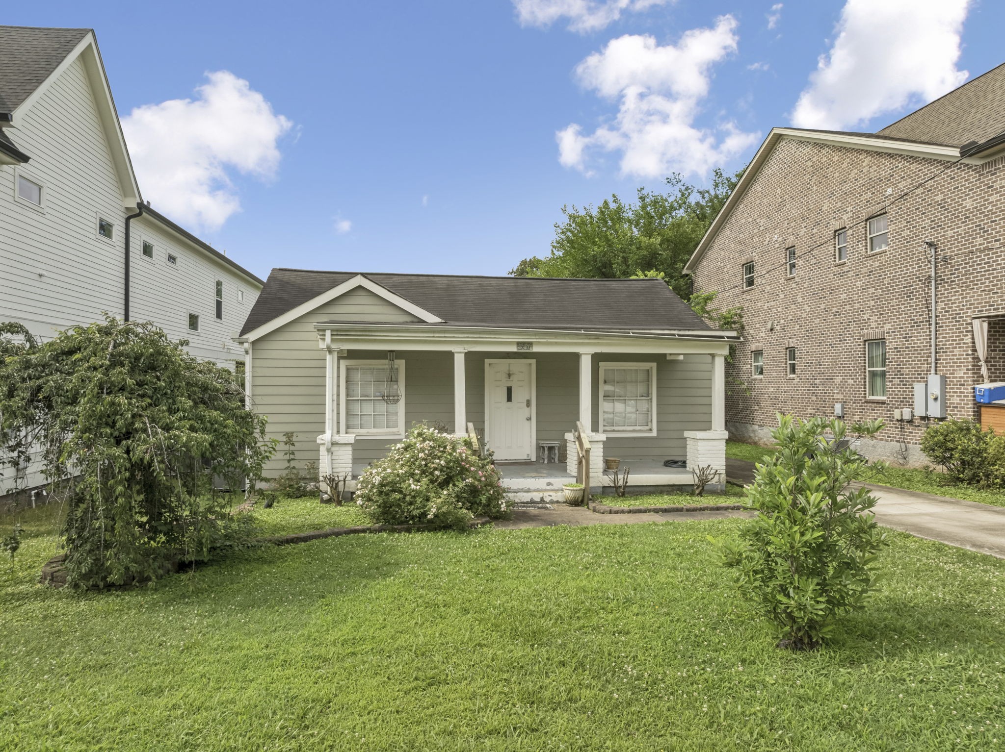 557 Moore Ave Property Photo 7