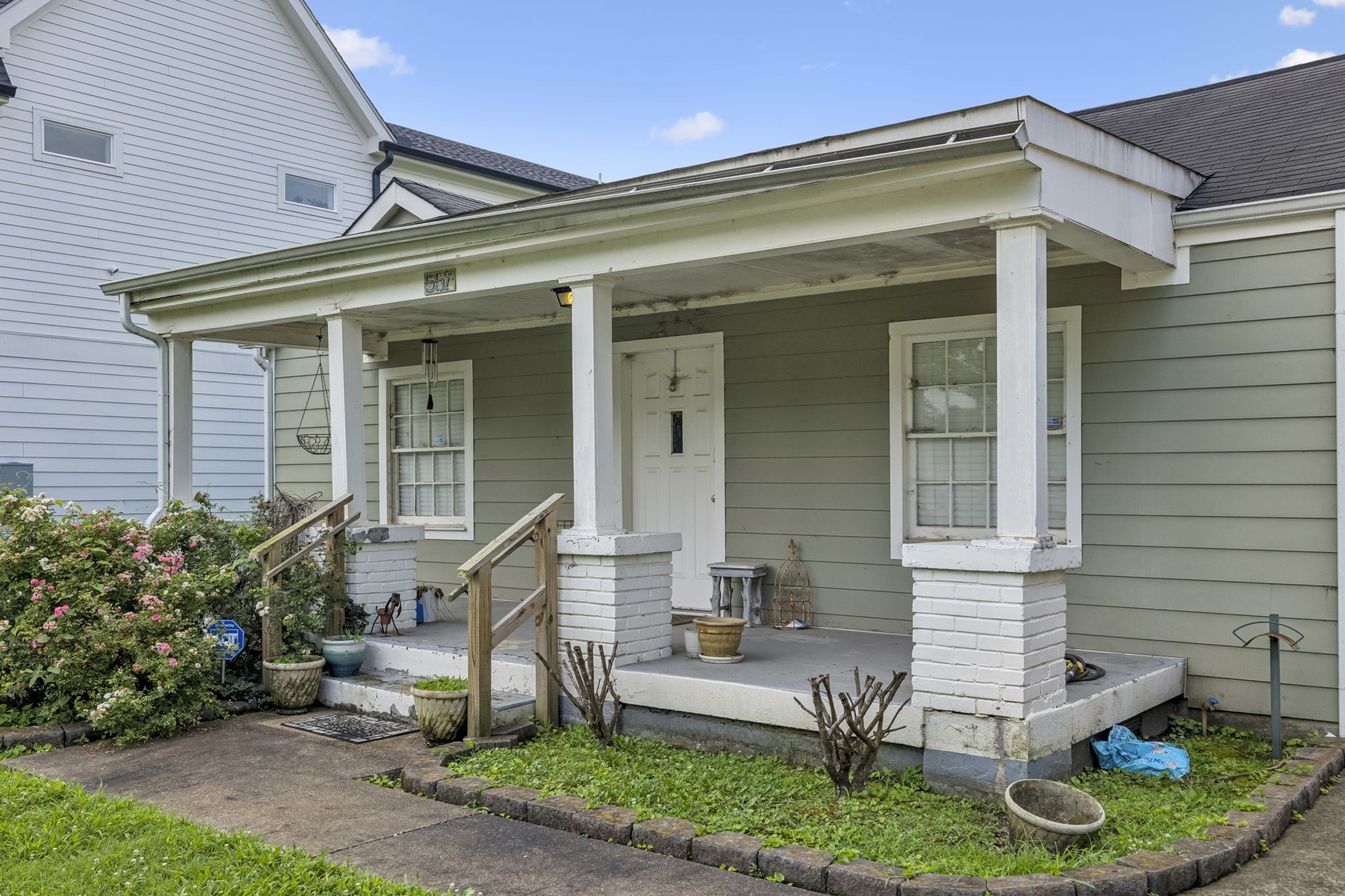 557 Moore Ave Property Photo 11