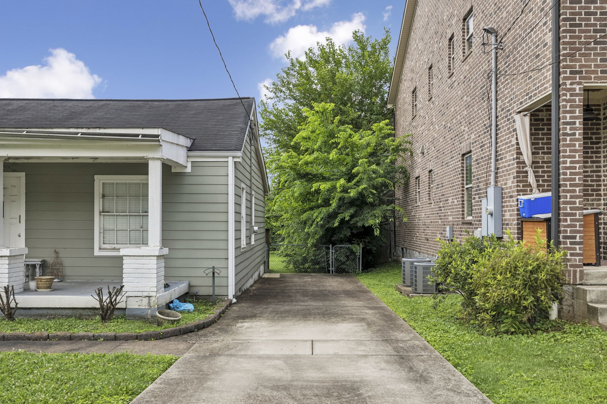 557 Moore Ave Property Photo 13