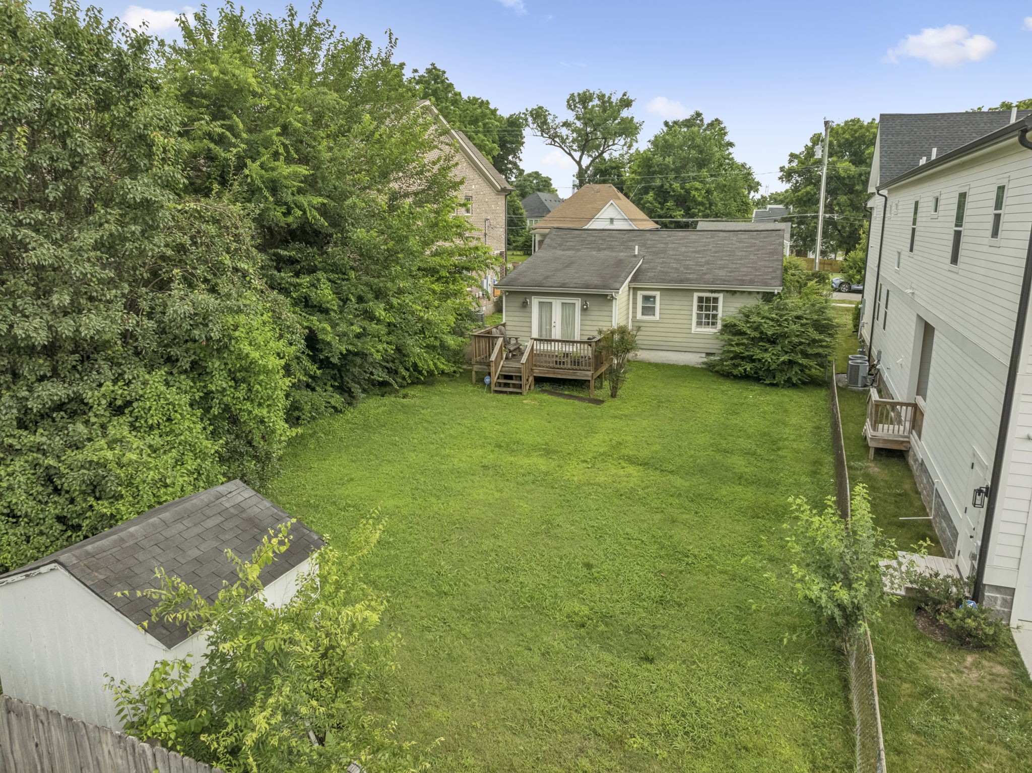 557 Moore Ave Property Photo 22