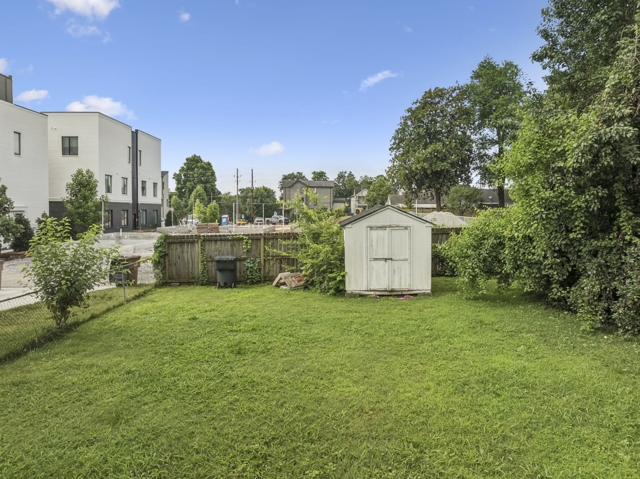 557 Moore Ave Property Photo 26