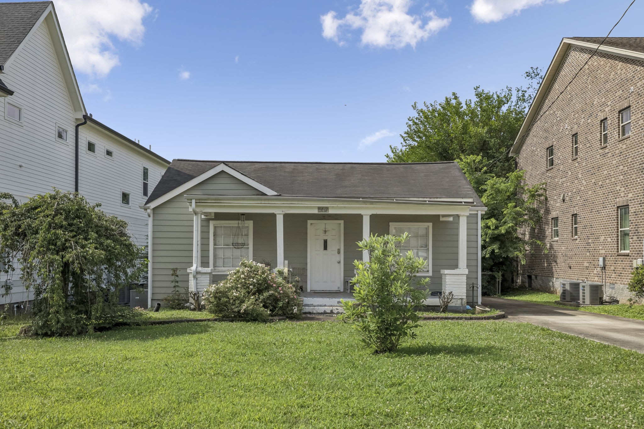 557 Moore Ave Property Photo 1