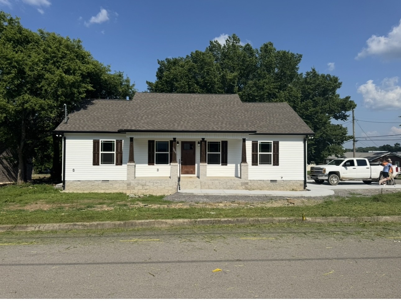 1000 Woodbury Property Photo 1