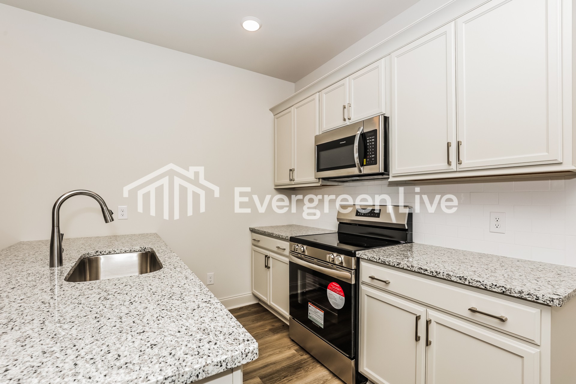 716 Elkins Dr Property Photo 3
