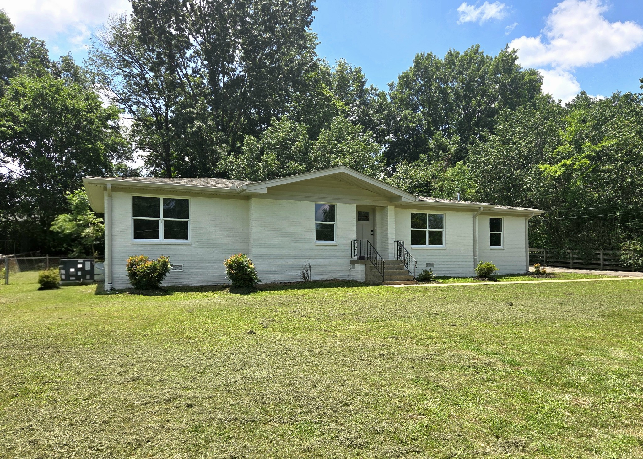 1628 Edgewood Dr Property Photo 1