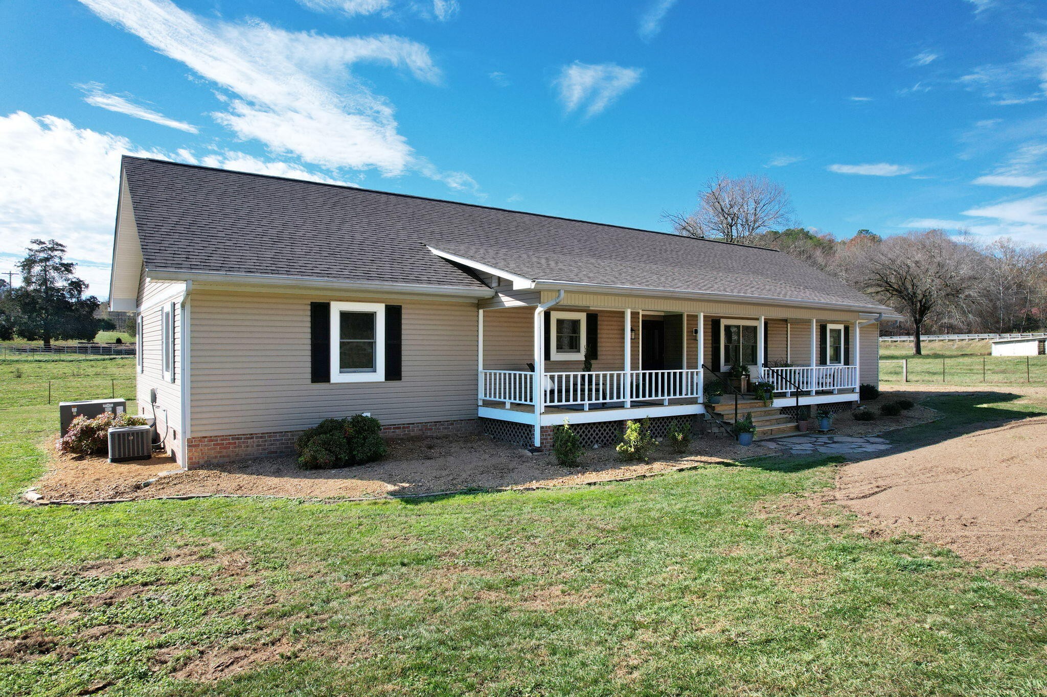 947 County Road 82 Property Photo 1