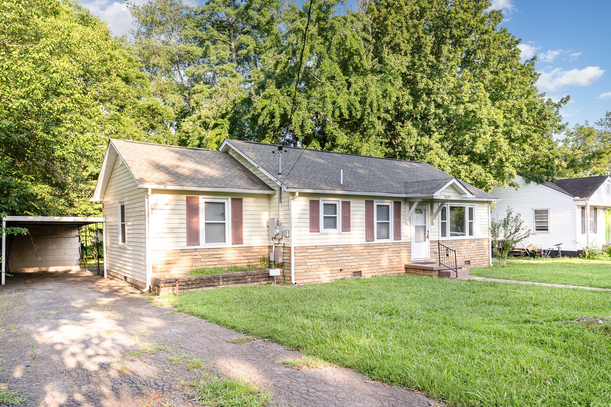 1620 Idlewood Dr Property Photo 2