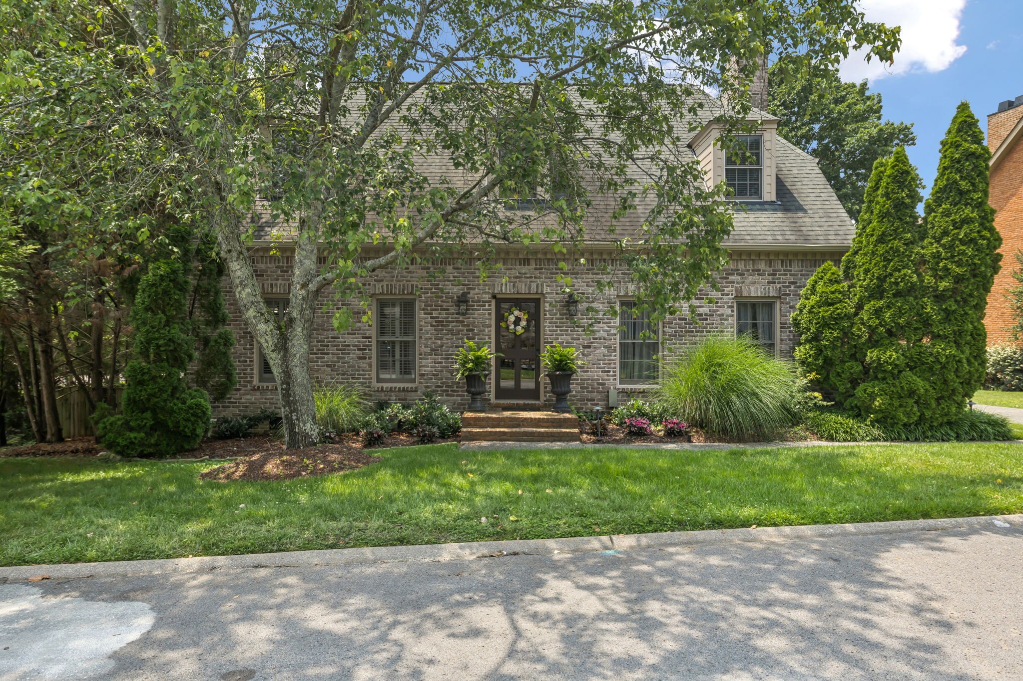 101 Wellington Park Ct Property Photo 1