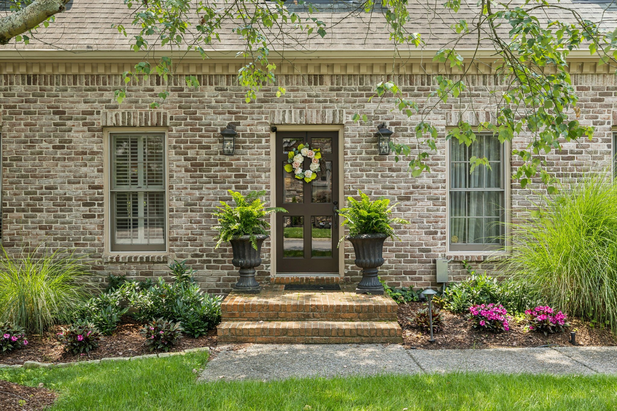 101 Wellington Park Ct Property Photo 3