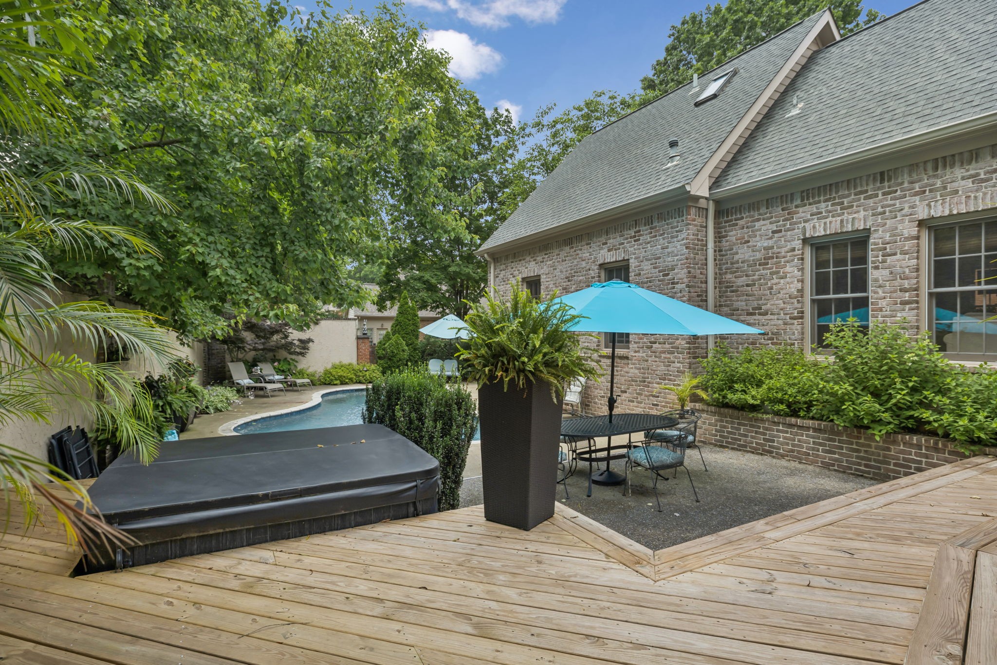 101 Wellington Park Ct Property Photo 46