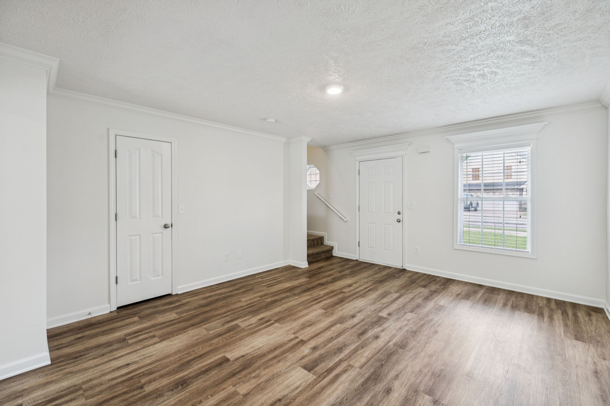 1056 Lakewalk Dr Property Photo 4