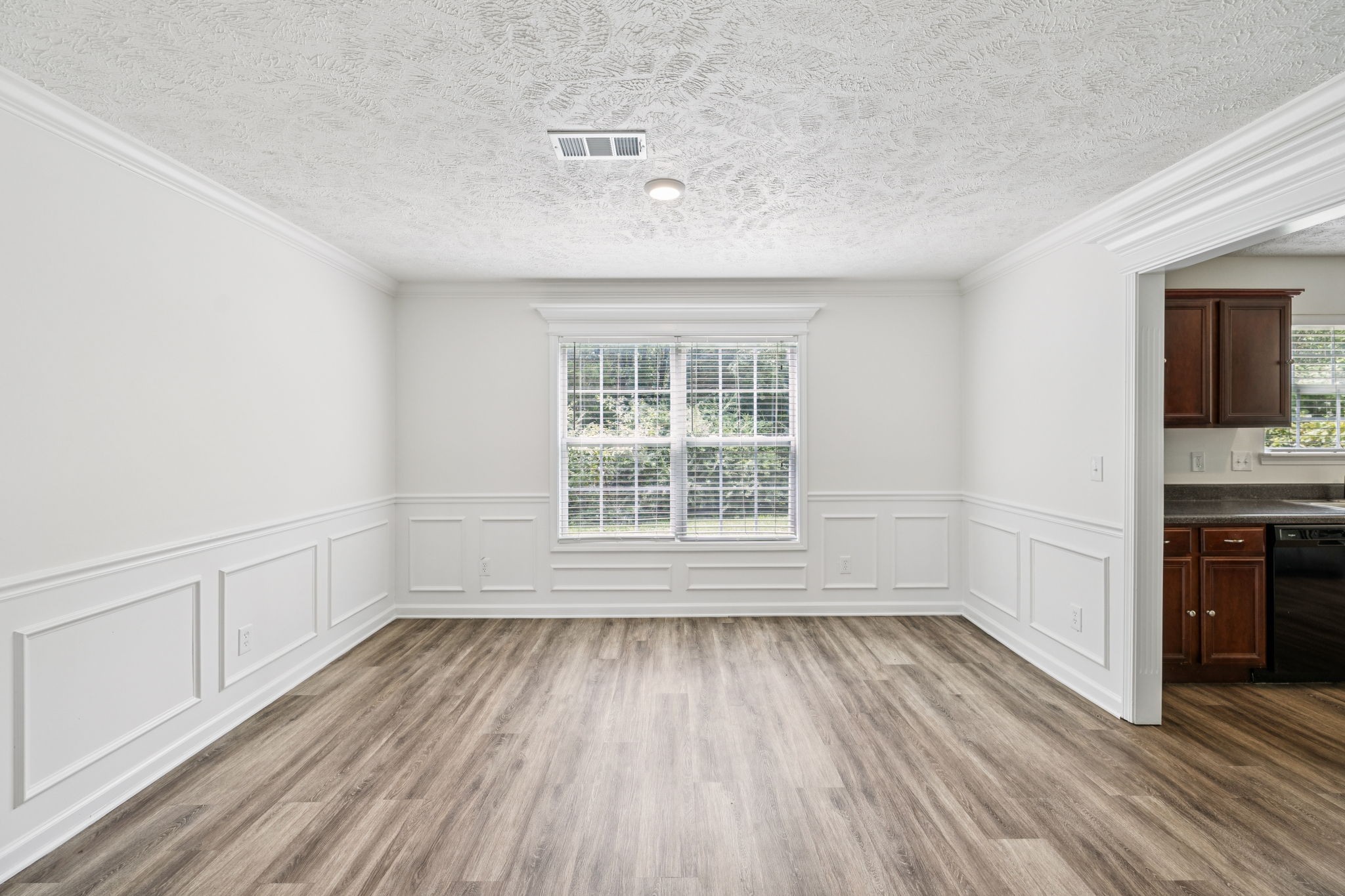 1056 Lakewalk Dr Property Photo 7