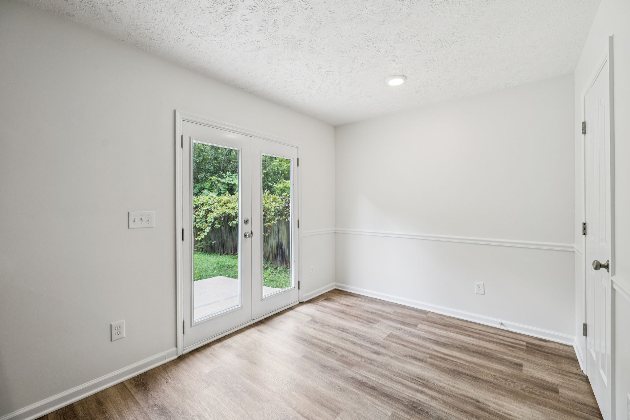 1056 Lakewalk Dr Property Photo 10