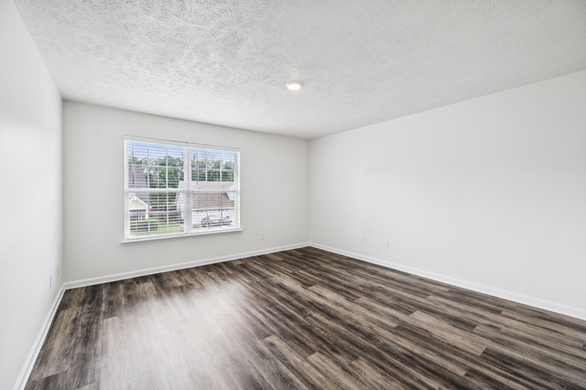 1056 Lakewalk Dr Property Photo 12