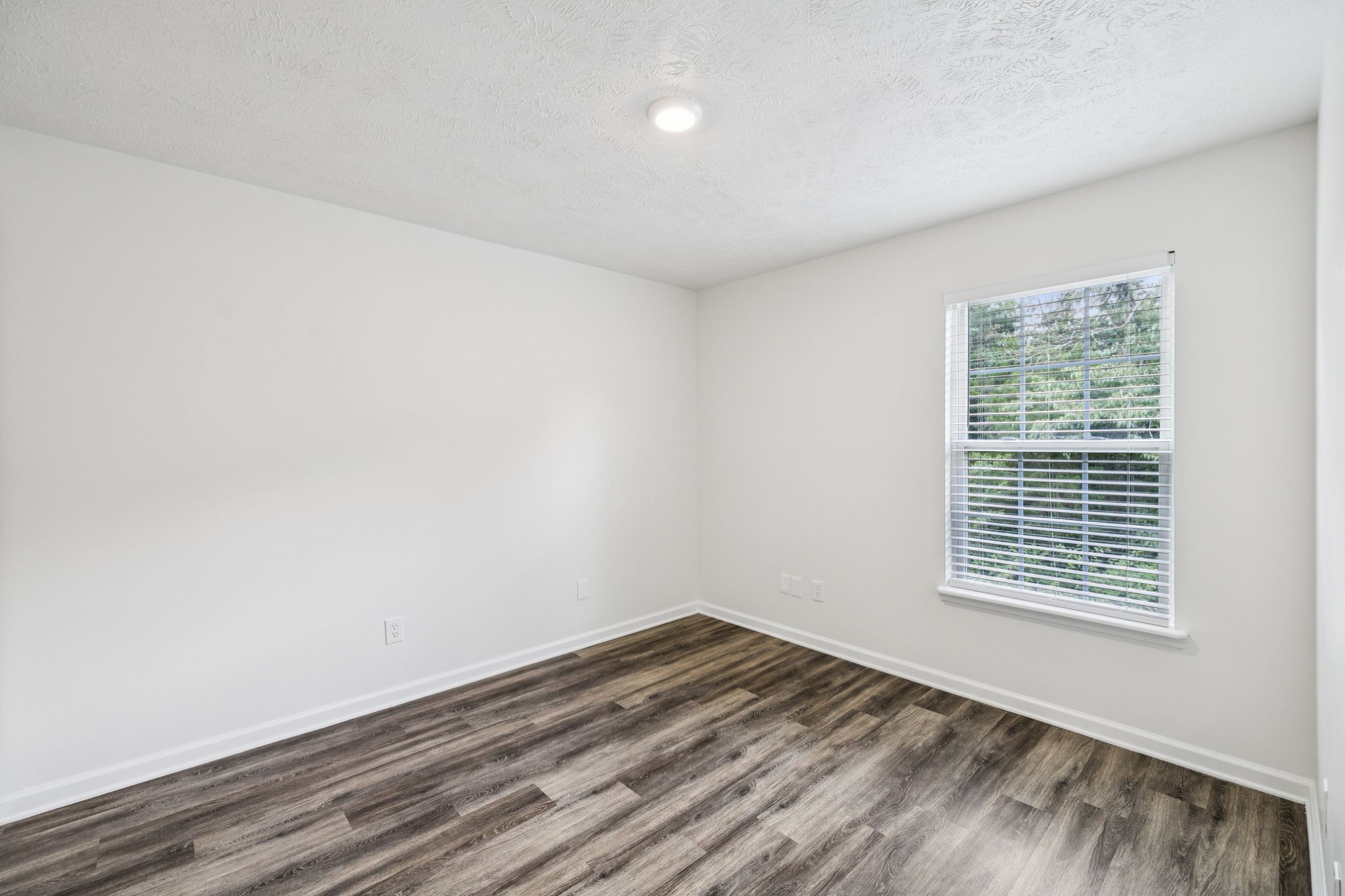 1056 Lakewalk Dr Property Photo 14