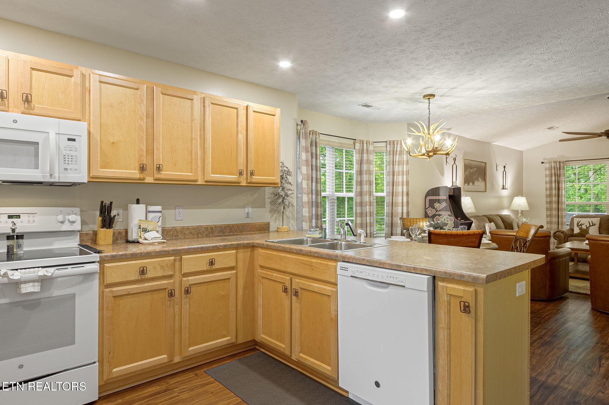 2032 Slippery Rock Circle Property Photo 4