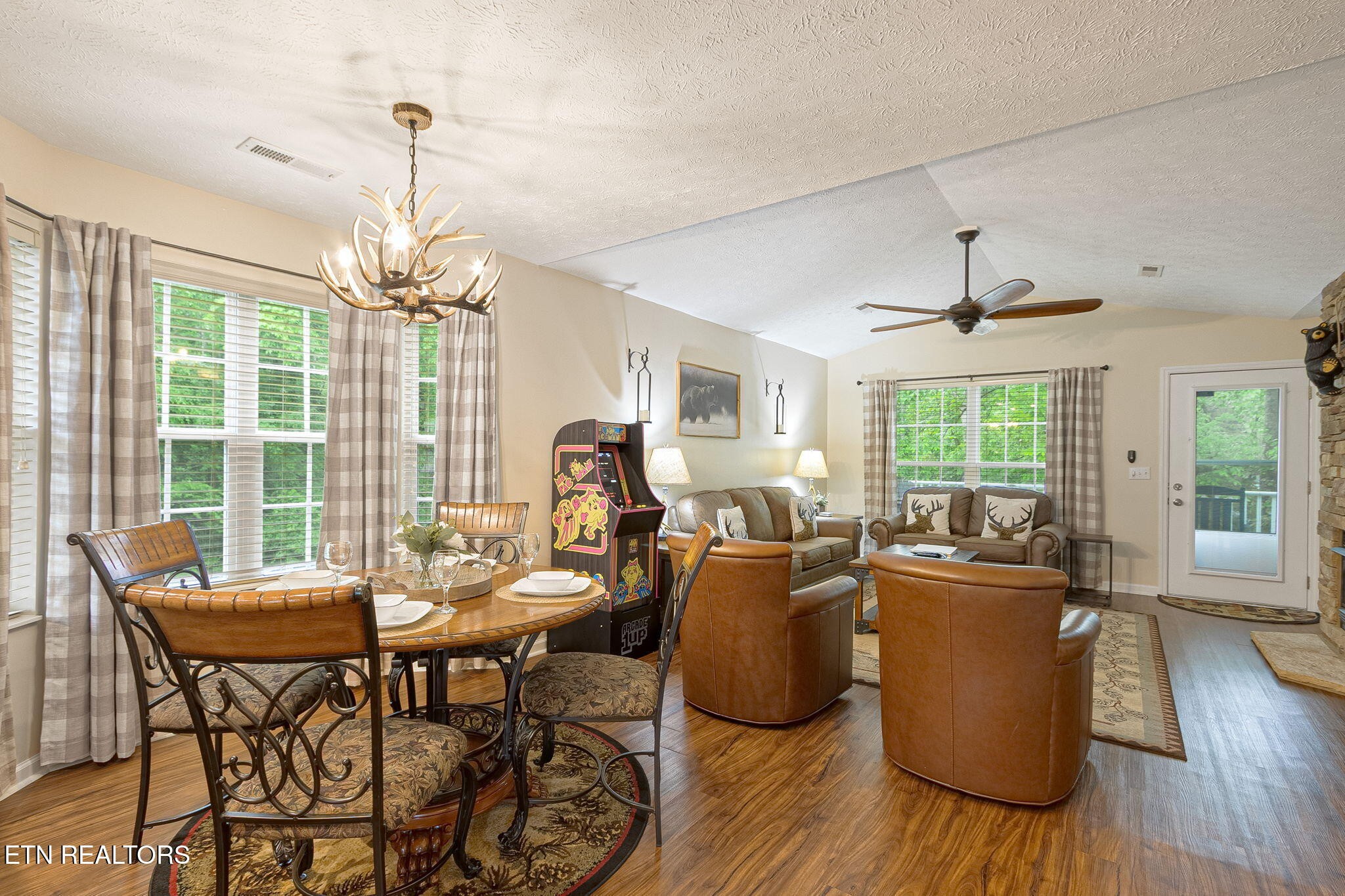 2032 Slippery Rock Circle Property Photo 8