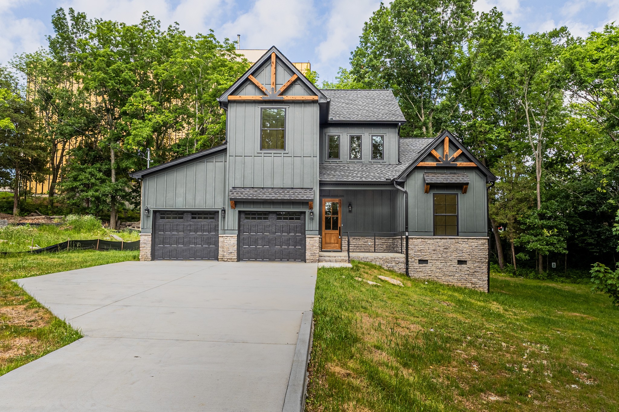 1102 S Graycroft Ave