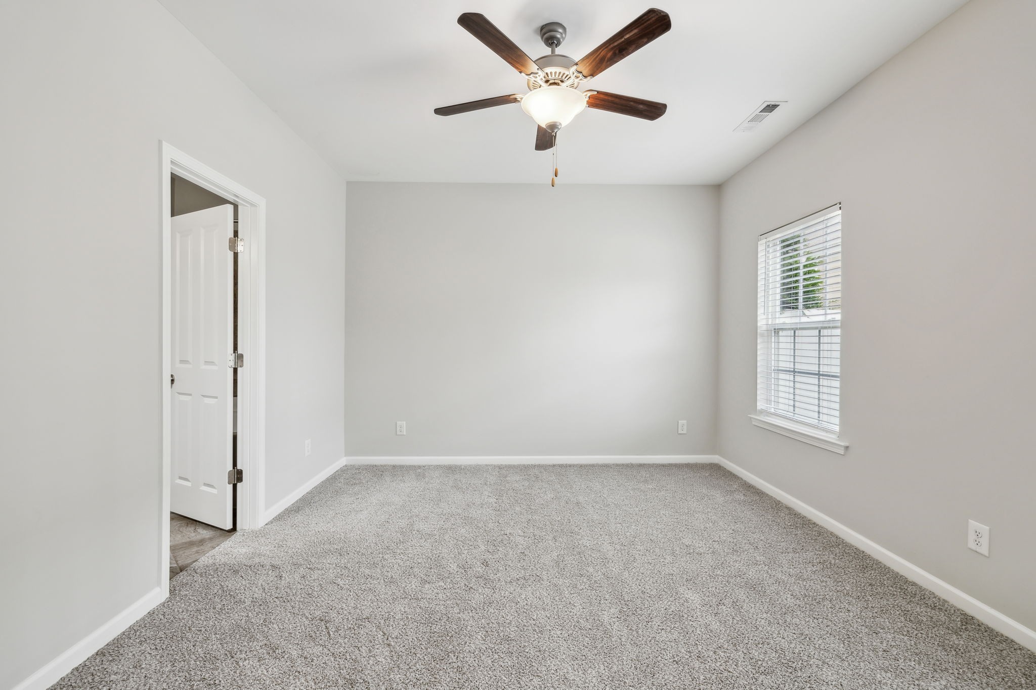 100 Bergen Dr Property Photo 12