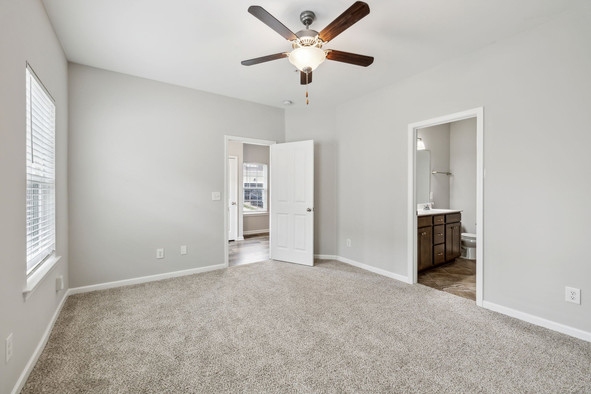 100 Bergen Dr Property Photo 13