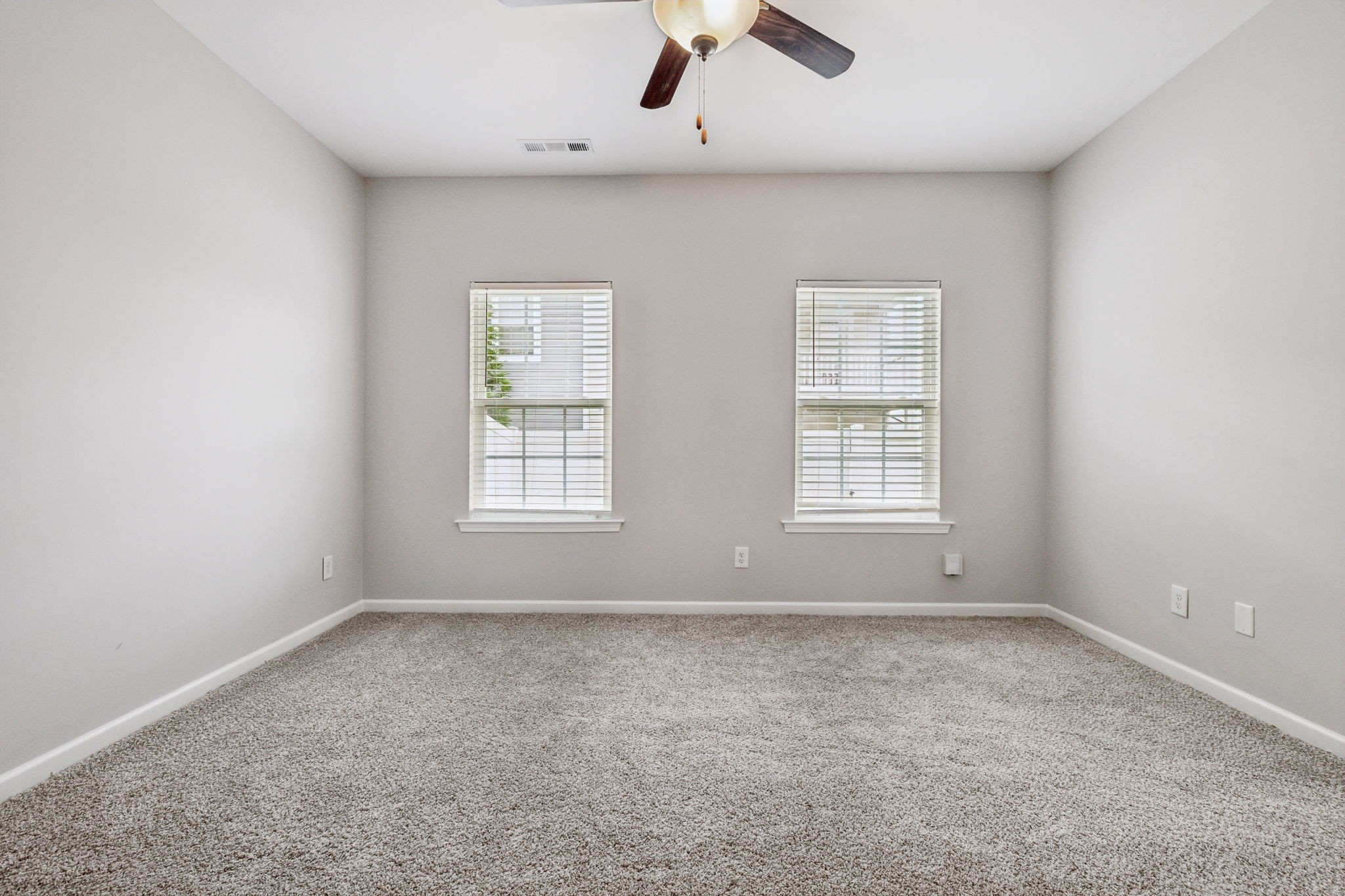 100 Bergen Dr Property Photo 17