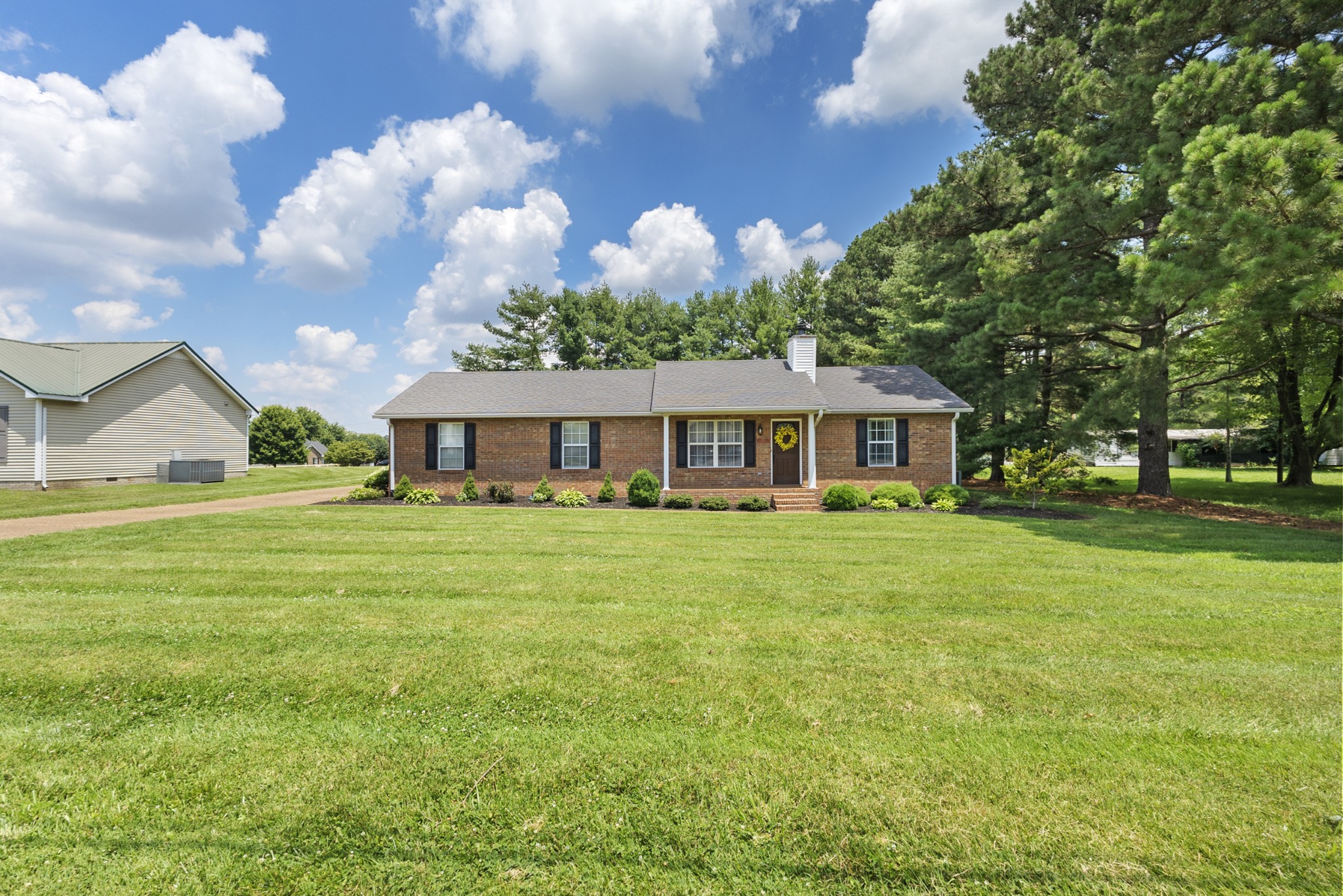 834 College St Property Photo 3