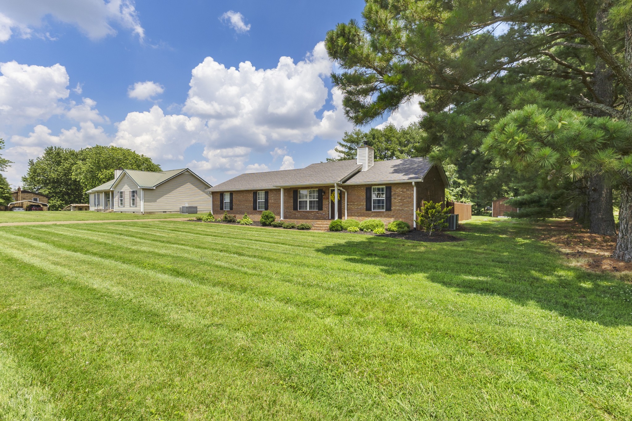 834 College St Property Photo 4