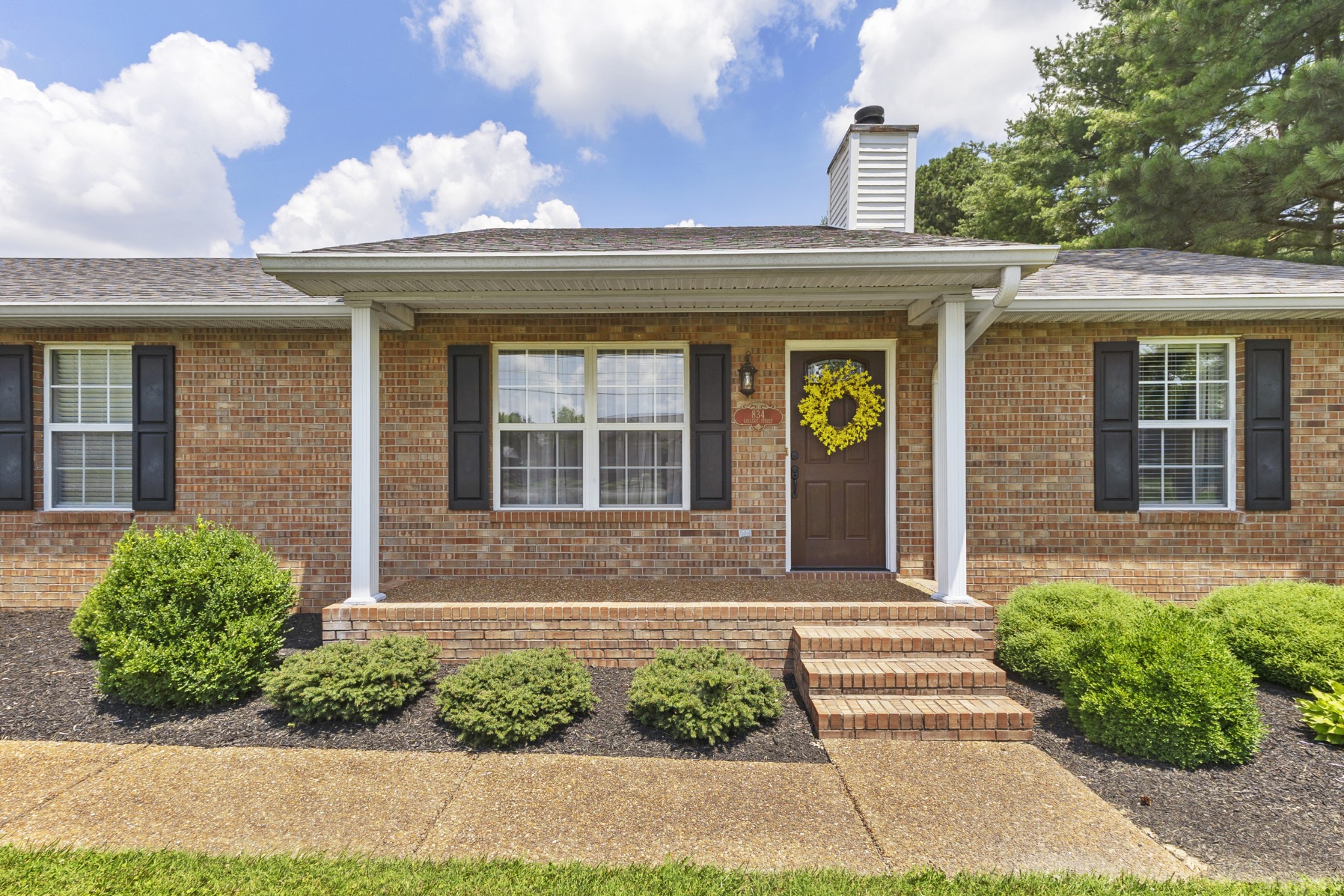 834 College St Property Photo 6