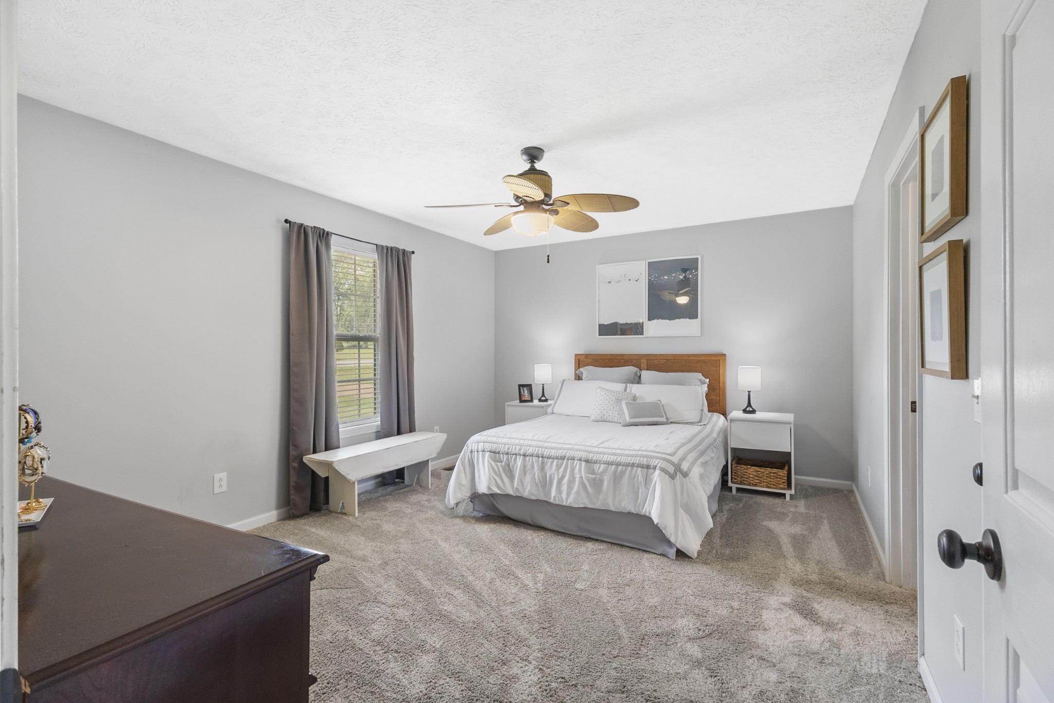 834 College St Property Photo 18