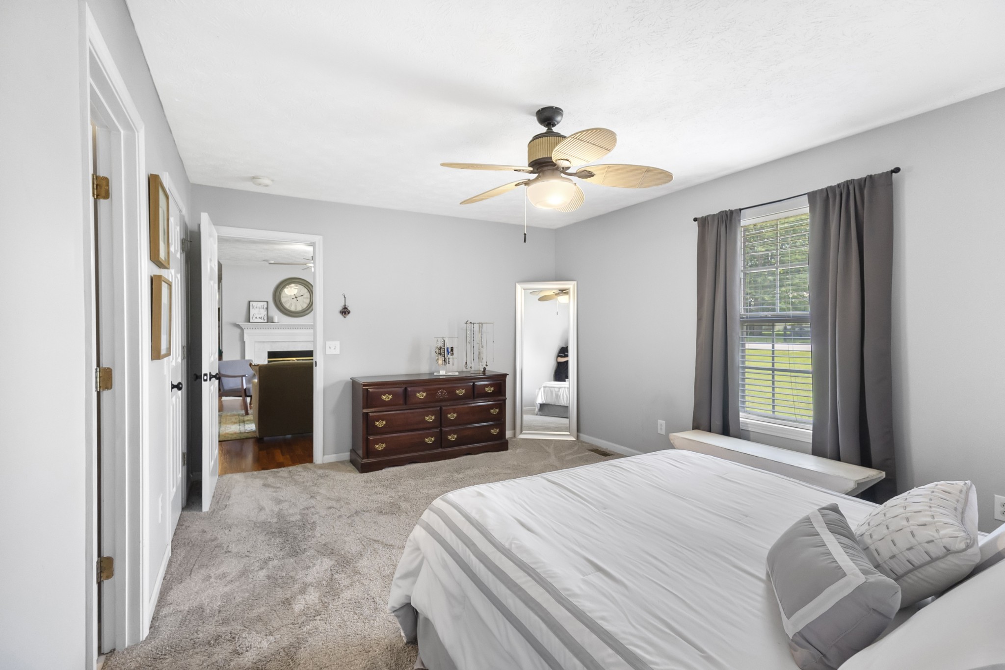 834 College St Property Photo 19