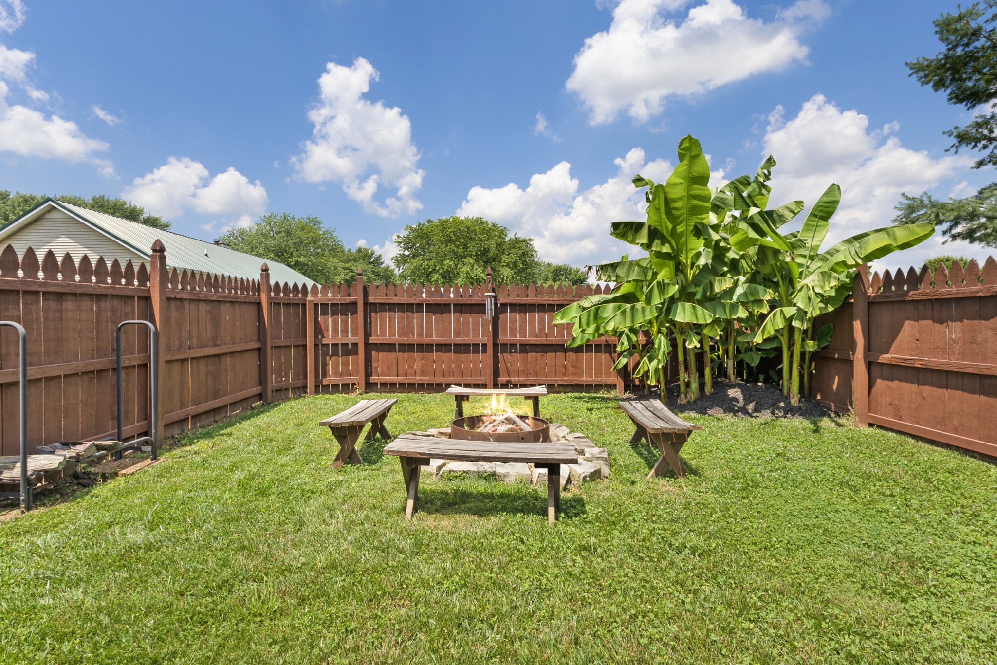 834 College St Property Photo 35